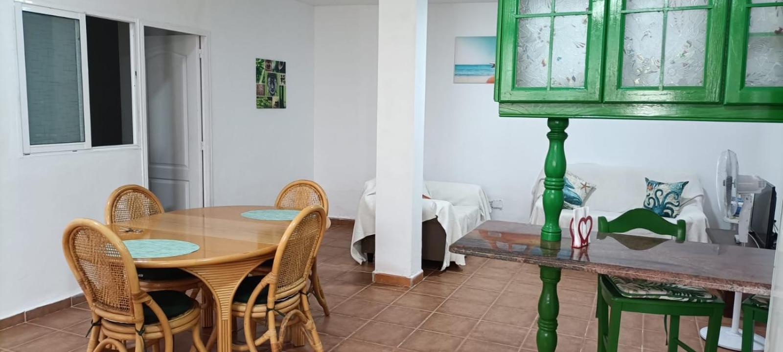 Habitacion Matrimonial En Un Bajo Bano Compartido Areas Compartidas Abades  Exterior photo