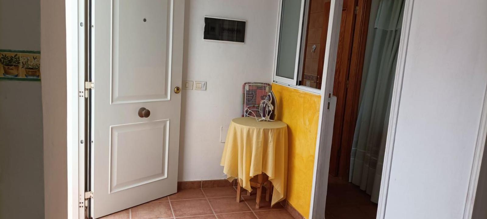 Habitacion Matrimonial En Un Bajo Bano Compartido Areas Compartidas Abades  Exterior photo